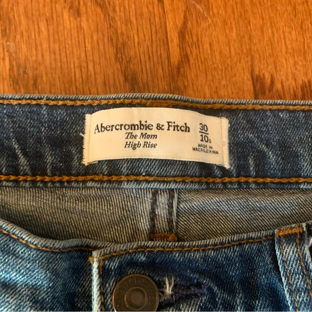 Abercrombie High Rise Mom Jean - Picture 3 of 5